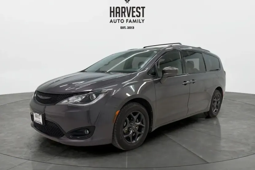 2018 Chrysler Pacifica Touring Plus photo 1