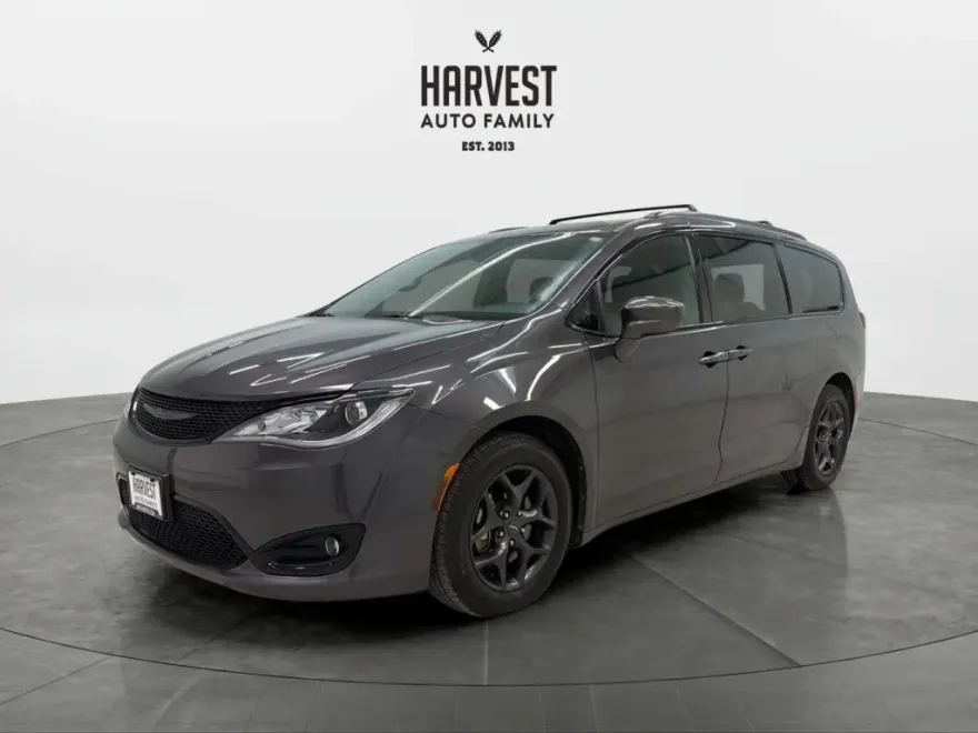 2018 Chrysler Pacifica Touring Plus photo 1
