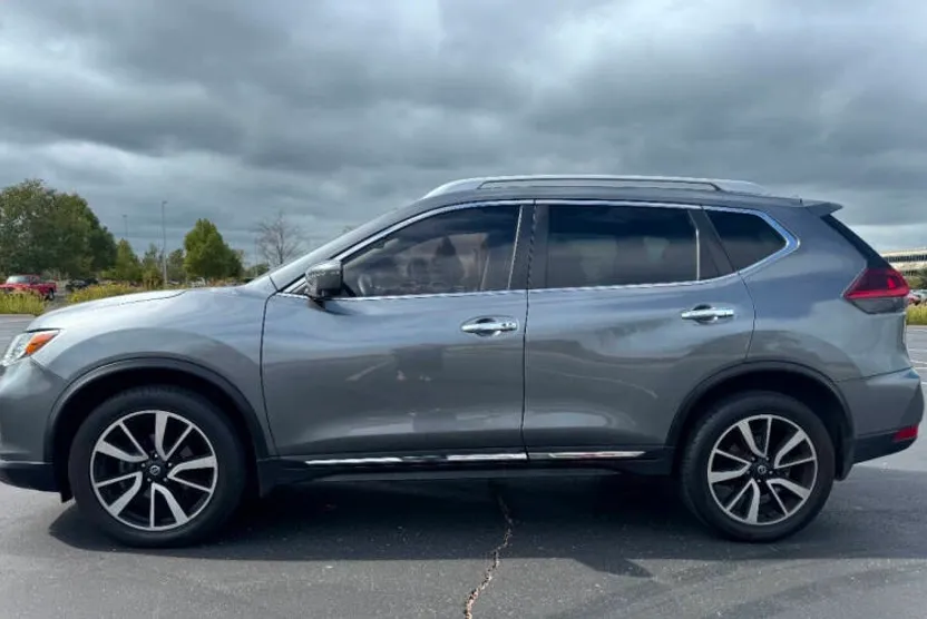 2019 Nissan Rogue SL photo 1