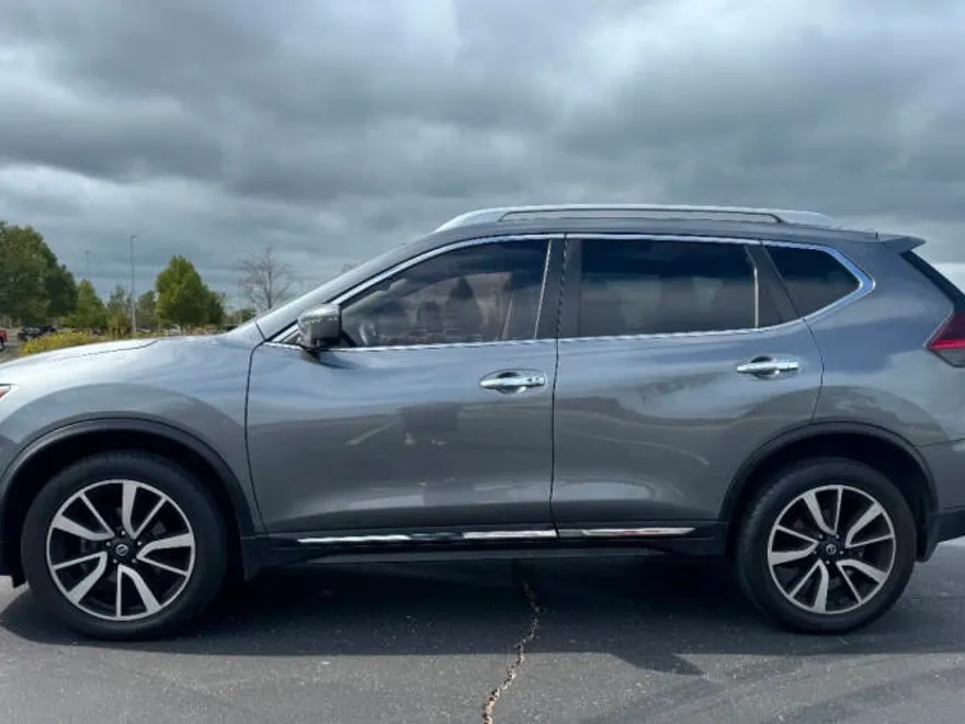 2019 Nissan Rogue SL photo 1
