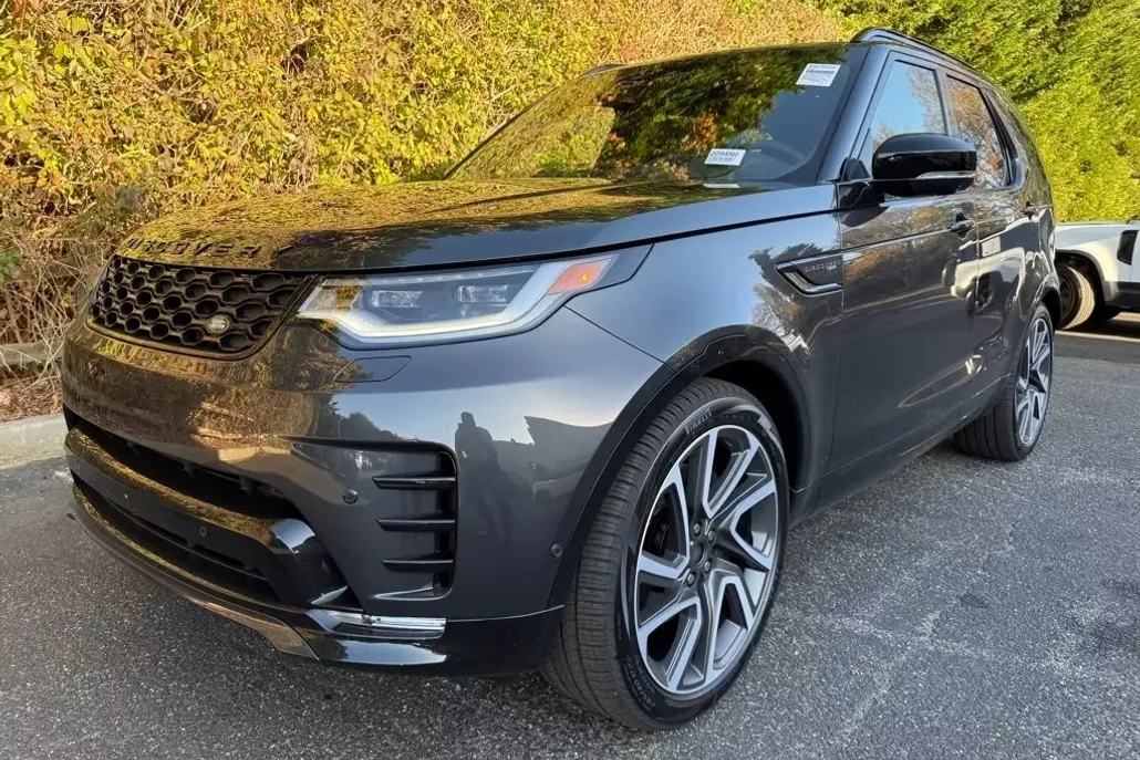 2025 Land Rover Discovery SE photo 1