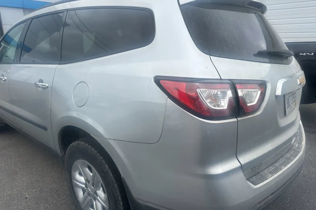 2015 Chevrolet Traverse LS photo 1