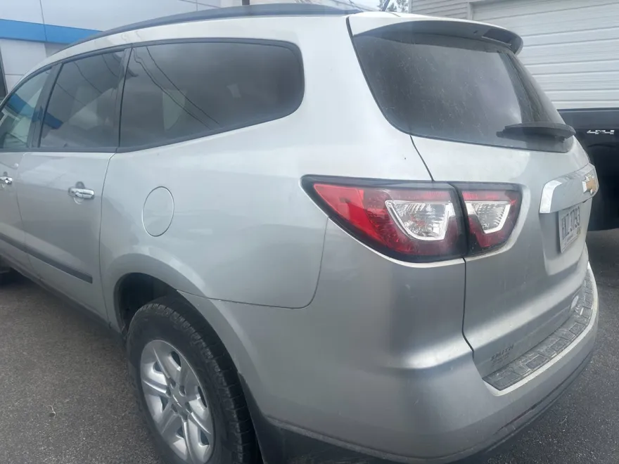 2015 Chevrolet Traverse LS photo 1