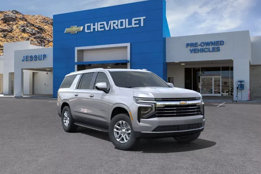 2025 Chevrolet Suburban LT photo 1