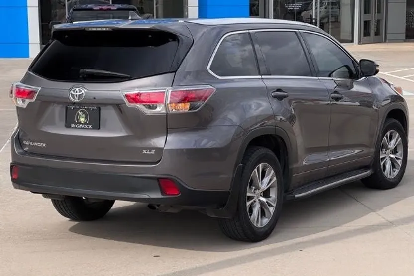 2016 Toyota Highlander XLE photo 1