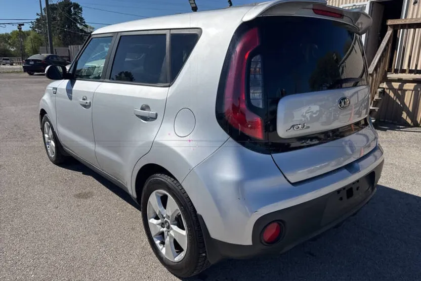 2017 Kia Soul Base photo 1