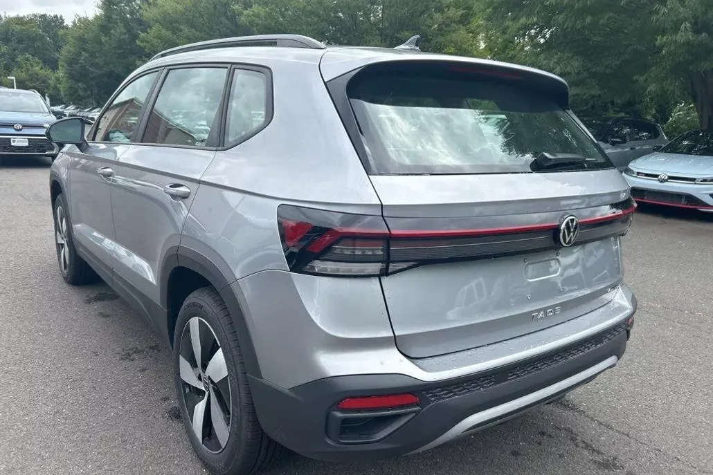 2025 Volkswagen Taos S photo 1