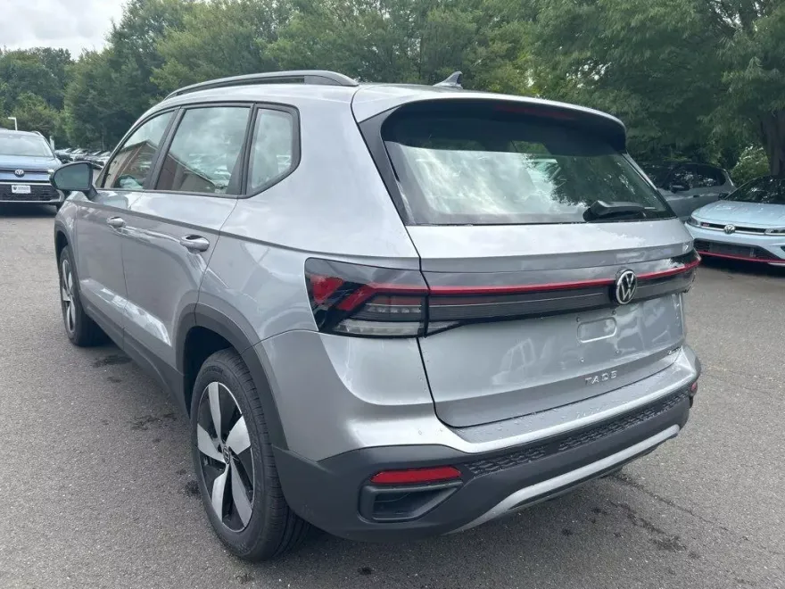 2025 Volkswagen Taos S photo 1