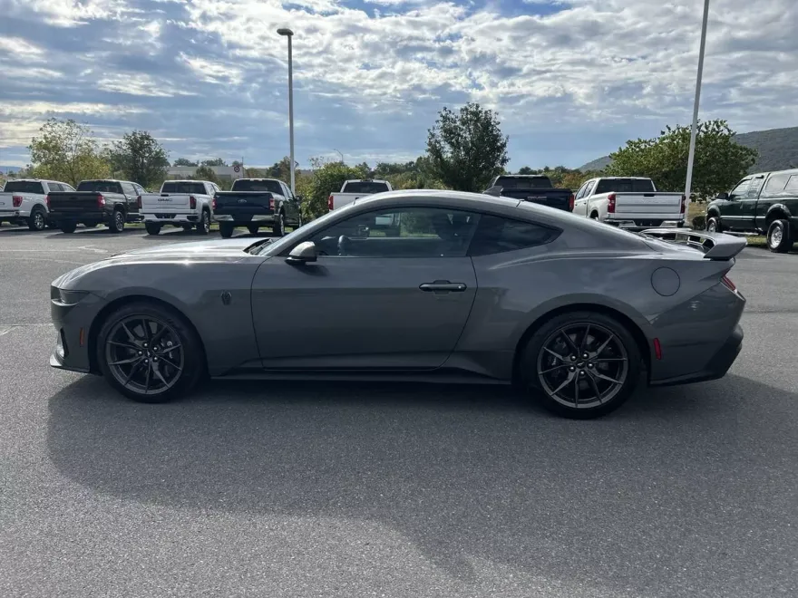 2024 Ford Mustang Dark Horse photo 1