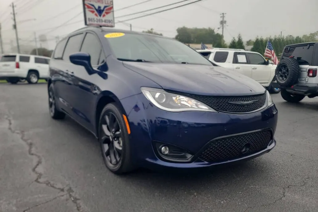 2019 Chrysler Pacifica Touring Plus photo 1