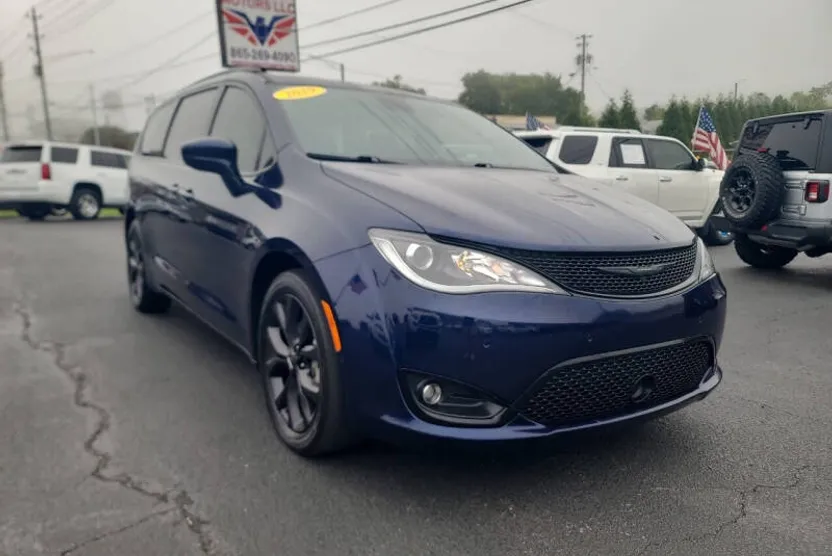 2019 Chrysler Pacifica Touring Plus photo 1
