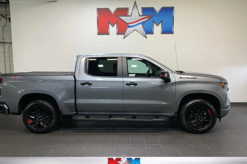 2023 Chevrolet Silverado 1500 RST photo 1