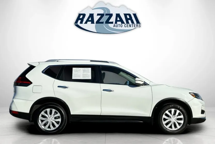 2017 Nissan Rogue S photo 1