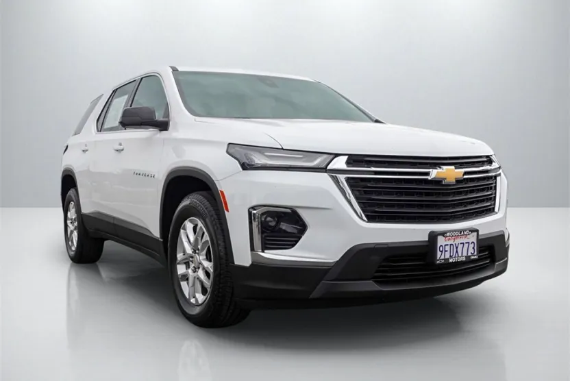 2023 Chevrolet Traverse LS photo 1