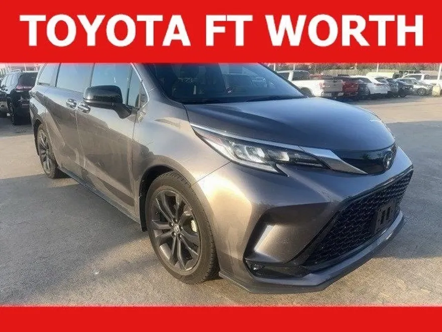 2022 Toyota Sienna XSE photo 1