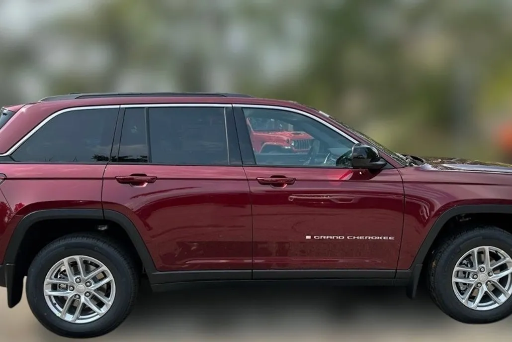 2025 Jeep Grand Cherokee Base photo 1