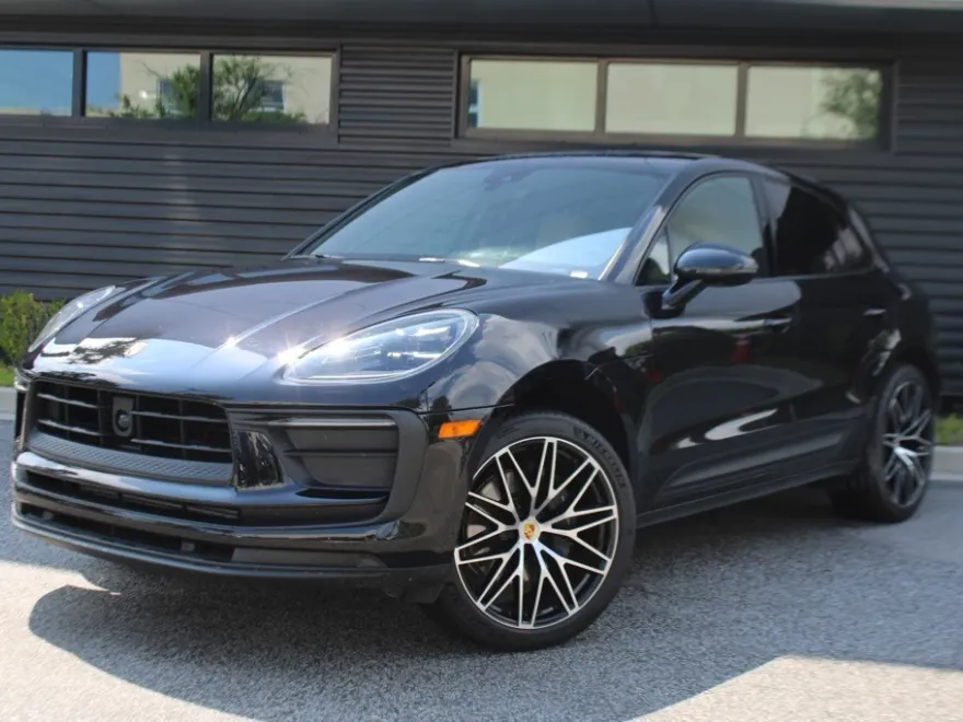 2025 Porsche Macan T photo 1