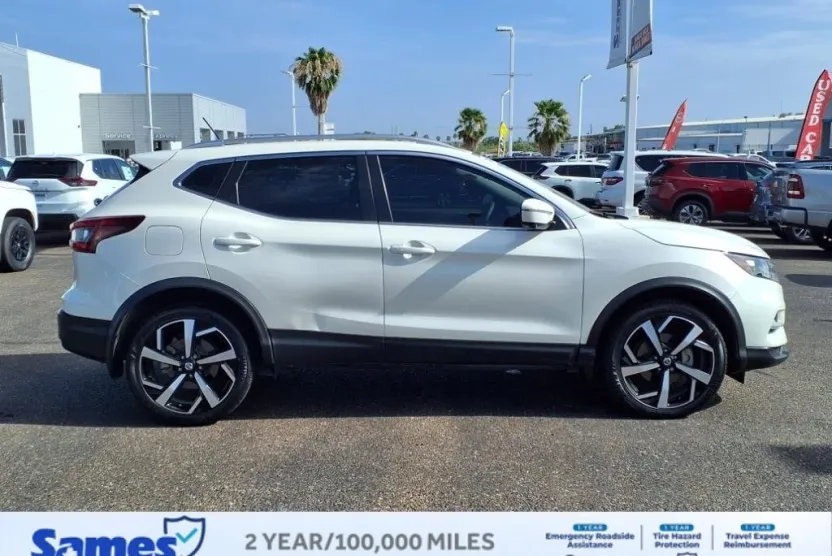 2022 Nissan Rogue Sport SL photo 1