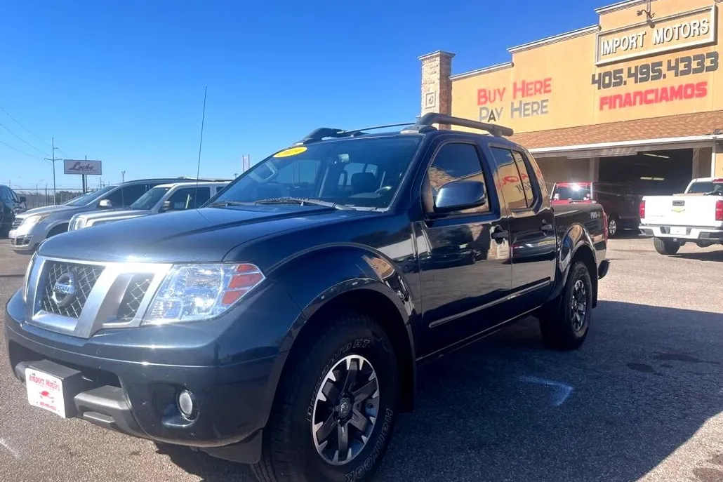2019 Nissan Frontier SL Crew Cab photo 1