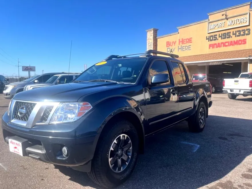 2019 Nissan Frontier SL Crew Cab photo 1