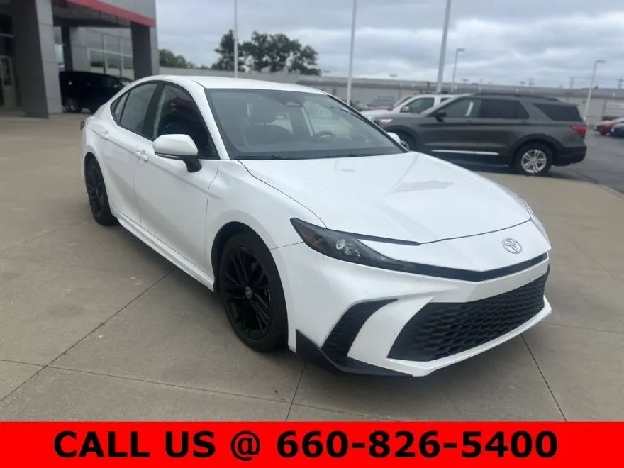 2025 Toyota Camry SE photo 1