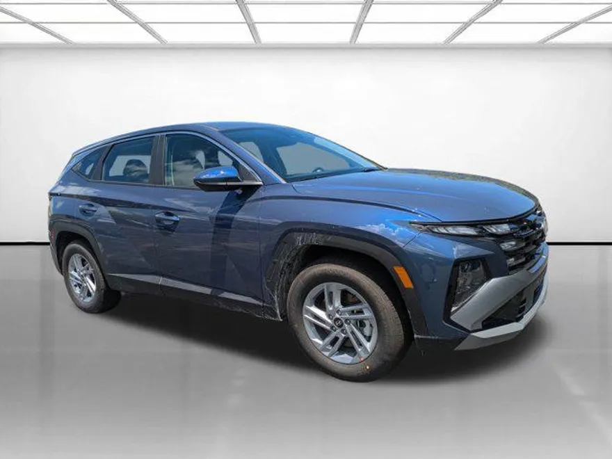 2025 Hyundai Tucson SE photo 1