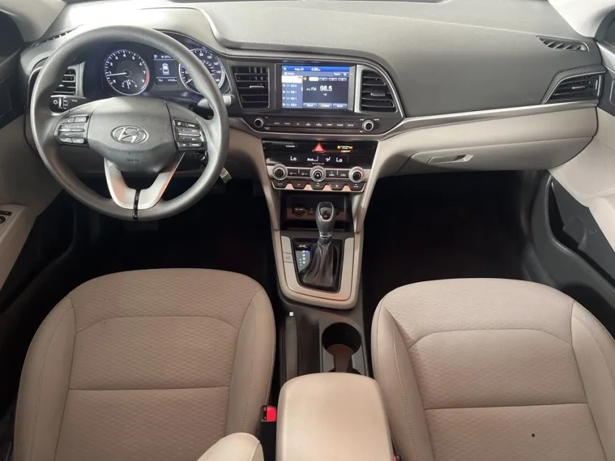 2020 Hyundai Elantra SEL photo 1