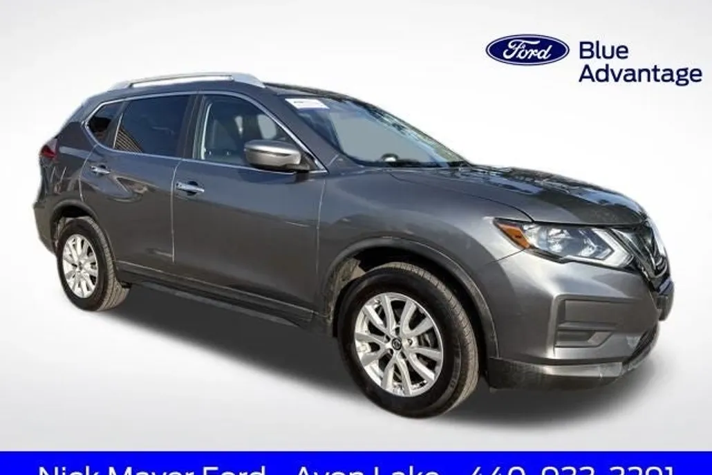 2018 Nissan Rogue SV photo 1