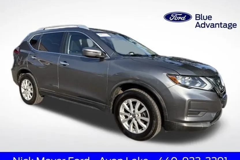 2018 Nissan Rogue SV photo 1