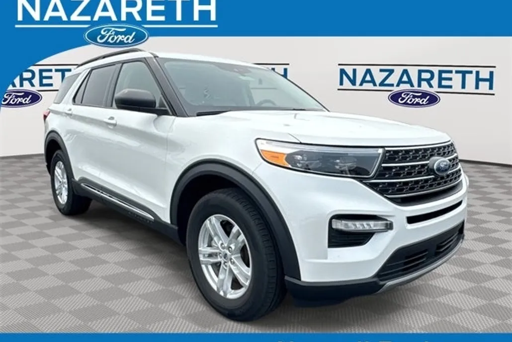 2023 Ford Explorer XLT photo 1
