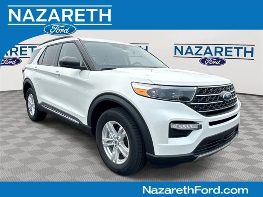 2023 Ford Explorer XLT photo 1