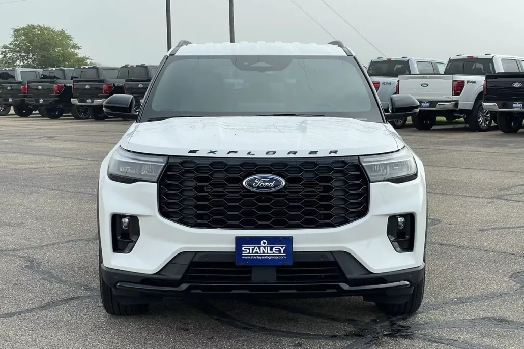 2025 Ford Explorer ST-Line photo 1