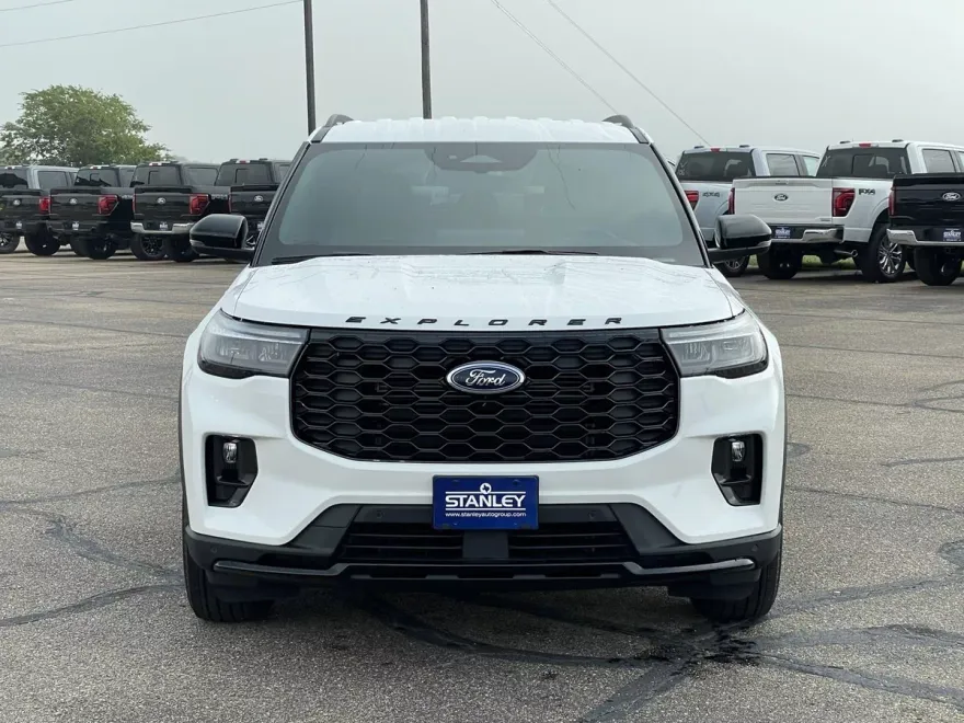 2025 Ford Explorer ST-Line photo 1