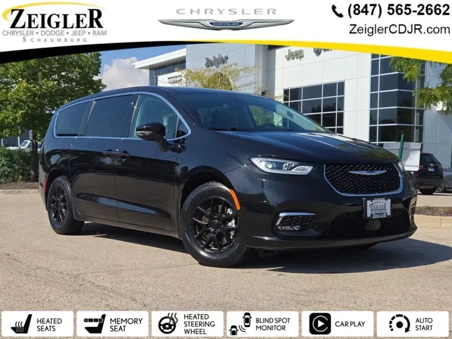 2023 Chrysler Pacifica Touring L photo 1