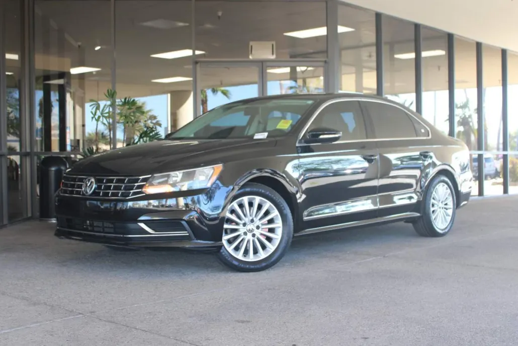 2016 Volkswagen Passat SE photo 1