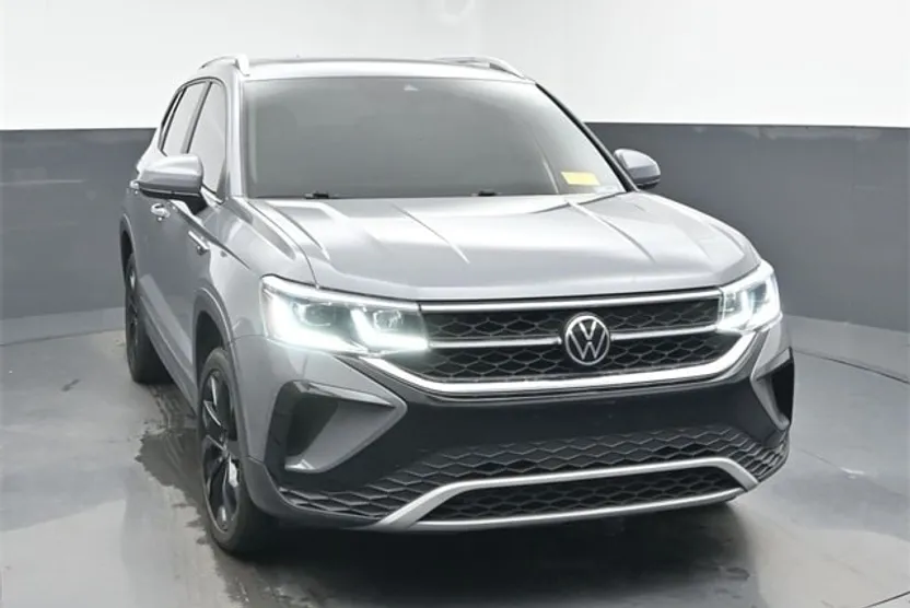 2022 Volkswagen Taos SEL photo 1