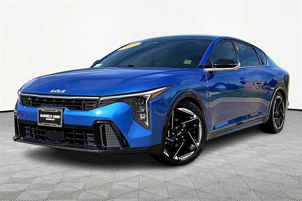 2025 Kia K4 GT-Line photo 1