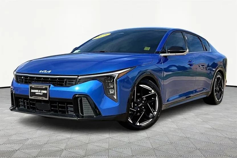 2025 Kia K4 GT-Line photo 1