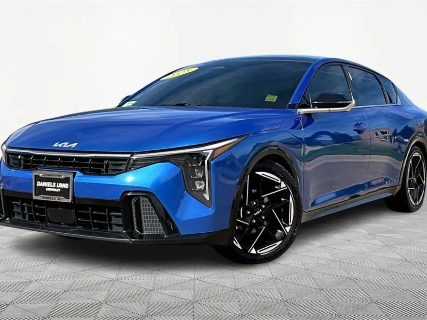 2025 Kia K4 GT-Line photo 1