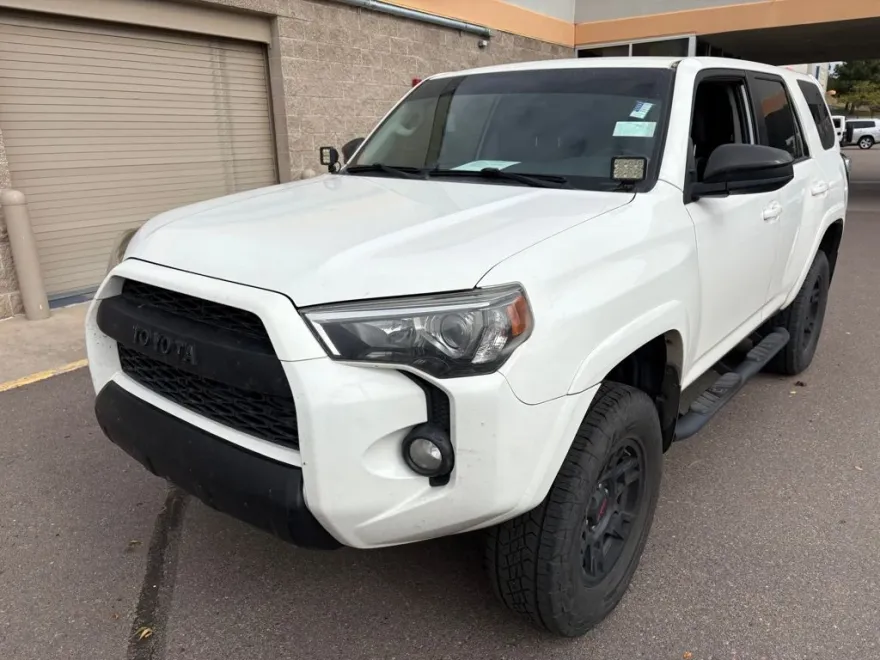2017 Toyota 4Runner SR5 photo 1