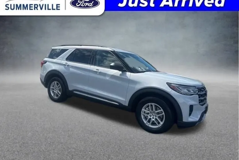 2025 Ford Explorer photo 1
