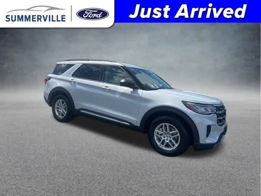 2025 Ford Explorer photo 1