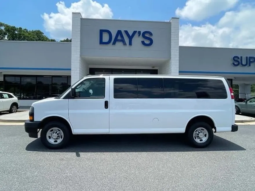 2024 Chevrolet Express Passenger 3500 photo 1