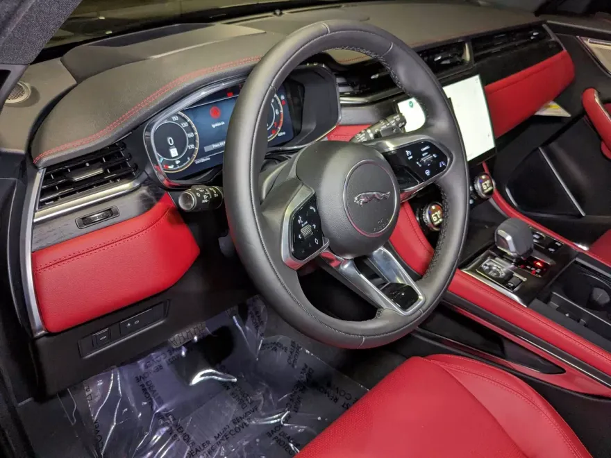 2024 Jaguar F-PACE P400 R-Dynamic S photo 1