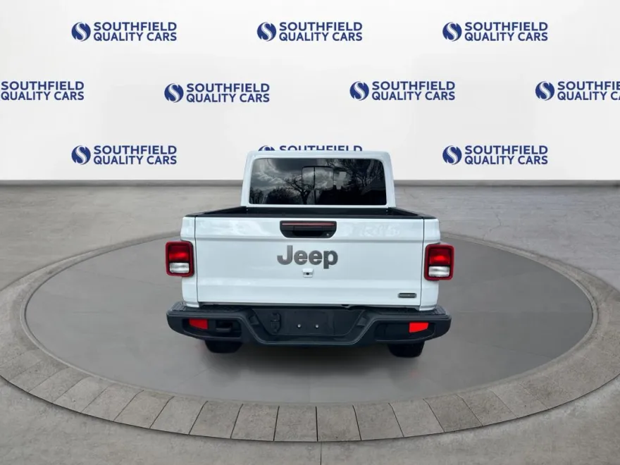 2023 Jeep Gladiator Overland photo 5