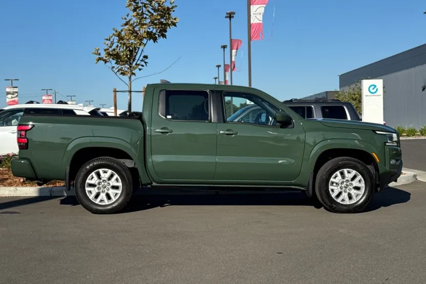 2023 Nissan Frontier SV photo 1