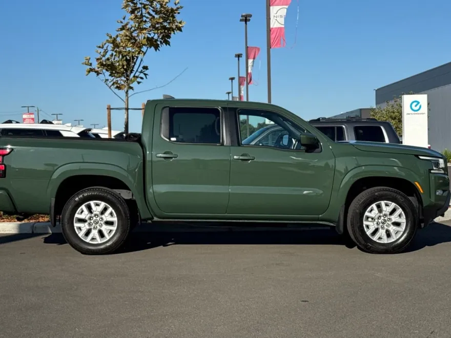 2023 Nissan Frontier SV photo 1
