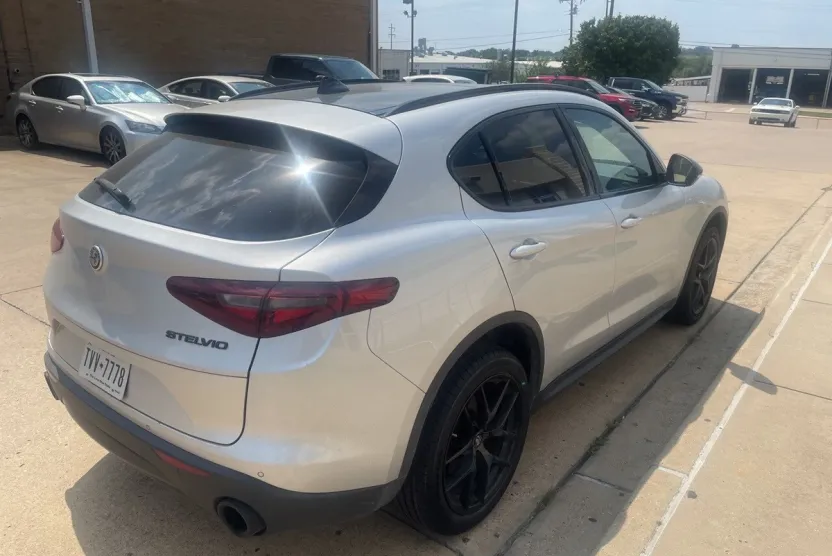 2020 Alfa Romeo Stelvio Sport photo 1