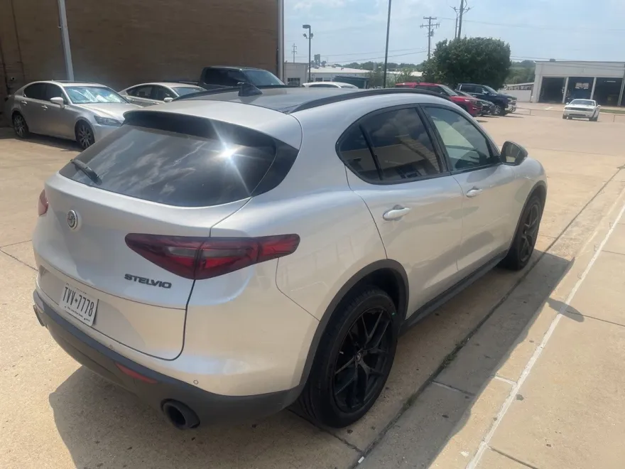 2020 Alfa Romeo Stelvio Sport photo 1