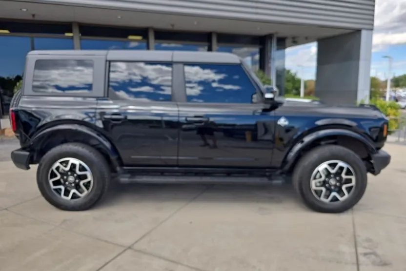2022 Ford Bronco Outer Banks photo 1